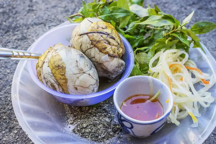 Khám Phá Những Món Ăn Kỳ Lạ Nhất Thế Giới Dành Cho Người Yêu Thích Trải Nghiệm Ẩm Thực Mới
