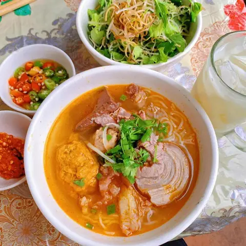 Cách Nấu Bún Bò Tại Nhà Đậm Đà Ngon Chuẩn Vị Cho Gia Đình Cách Nấu Bún Bò Tại Nhà Đậm Đà Ngon Chuẩn Vị Cho Gia Đình