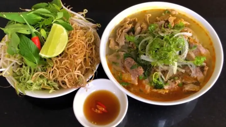 Cách Nấu Bún Bò Tại Nhà Đậm Đà Ngon Chuẩn Vị Cho Gia Đình Cách Nấu Bún Bò Tại Nhà Đậm Đà Ngon Chuẩn Vị Cho Gia Đình