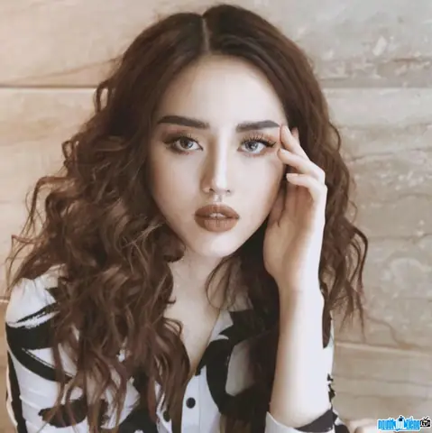 Nguyễn Đặng Khánh Linh (cô Em Trendy): Tiểu Sử, Sự Nghiệp Người Mẫu, Fashionista Và Cuộc Sống Riêng Nguyễn Đặng Khánh Linh (cô Em Trendy): Tiểu Sử, Sự Nghiệp Người Mẫu, Fashionista Và Cuộc Sống Riêng