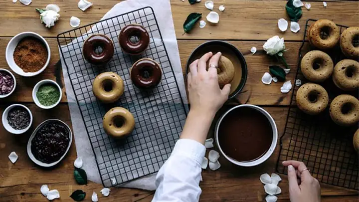 Tổng Hợp Nguyên Liệu Làm Bánh Donut Tại Nhà: Đầy Đủ Cho Cả Chiên Và Nướng Tổng Hợp Nguyên Liệu Làm Bánh Donut Tại Nhà: Đầy Đủ Cho Cả Chiên Và Nướng