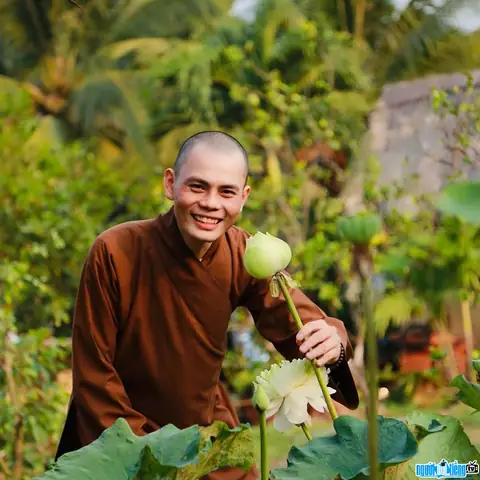 Tiểu Sử Nhà Sư Thích Khải Thành — Giảng Sư Trụ Trì Chùa Pháp Bảo, Sinh Năm 1990 Tiểu Sử Nhà Sư Thích Khải Thành — Giảng Sư Trụ Trì Chùa Pháp Bảo, Sinh Năm 1990