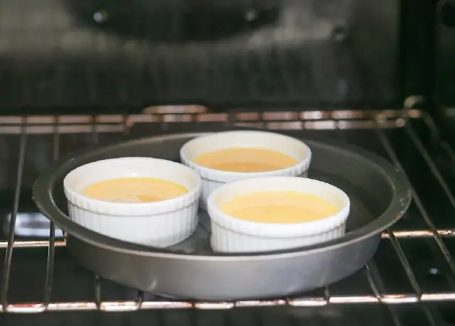 Hướng Dẫn Nướng Cách Thủy Bánh Flan Bằng Lò Nướng Cho Người Mới Tự Làm Tại Nhà Hướng Dẫn Nướng Cách Thủy Bánh Flan Bằng Lò Nướng Cho Người Mới Tự Làm Tại Nhà