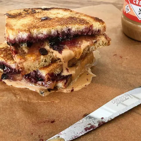 Cách Làm Peanut Butter And Cheese Sandwich Ngon Như Công Thức Grilled Cheese