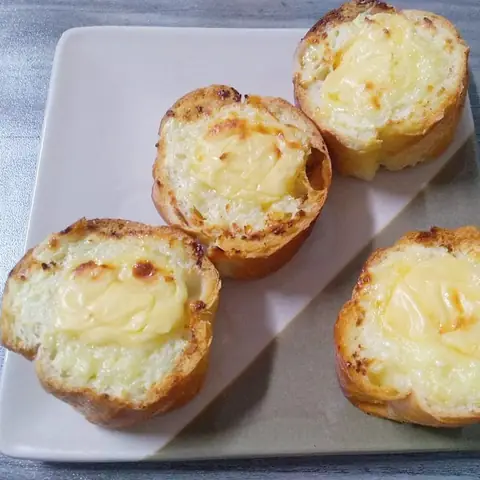 Phô Mai Con Bò Cười Làm Từ Gì Và Thành Phần Có Tốt Cho Sức Khỏe Không?