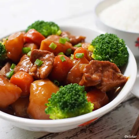How To Make Pork And Potato Stew: Easy Home Recipe For Beginners