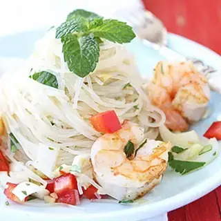 Cách Làm Salad Miến Tôm Kiểu Thái Chua Cay Giòn Ngon Cho Gia Đình