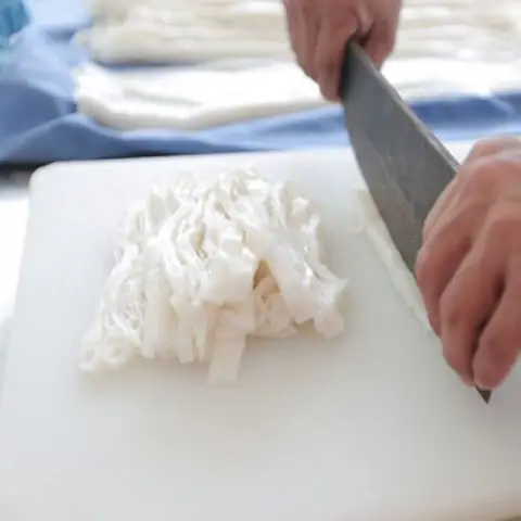 Sợi Phở Làm Từ Gì: Thành Phần Nguyên Liệu Và Quy Trình Sản Xuất Chi Tiết
