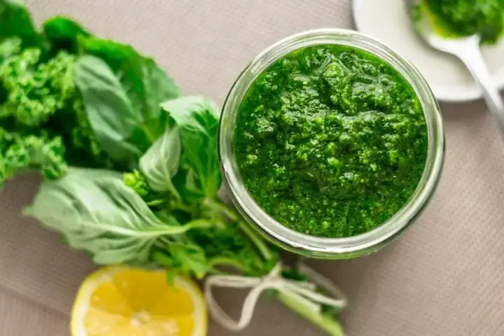 Sốt Pesto Có Vị Gì? Khám Phá Hương Vị Đặc Trưng Của Nước Sốt Ý Sốt Pesto Có Vị Gì? Khám Phá Hương Vị Đặc Trưng Của Nước Sốt Ý