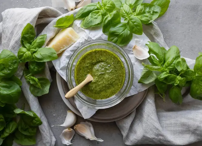 Sốt Pesto Có Vị Gì? Khám Phá Hương Vị Đặc Trưng Của Nước Sốt Ý Sốt Pesto Có Vị Gì? Khám Phá Hương Vị Đặc Trưng Của Nước Sốt Ý