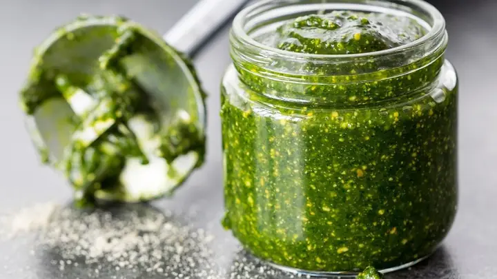 Sốt Pesto Có Vị Gì? Khám Phá Hương Vị Đặc Trưng Của Nước Sốt Ý Sốt Pesto Có Vị Gì? Khám Phá Hương Vị Đặc Trưng Của Nước Sốt Ý