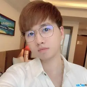 Streamer Thành Mốc: Tiểu Sử, Kênh Chính Thức & Các Series Free Fire Nổi Bật