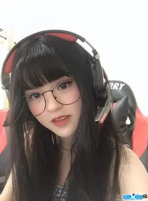 Trang Navy (nguyễn Kiều Trang) Là Ai? Tiểu Sử, Sự Nghiệp Streamer & Huấn Luyện Viên Idol Tiktok