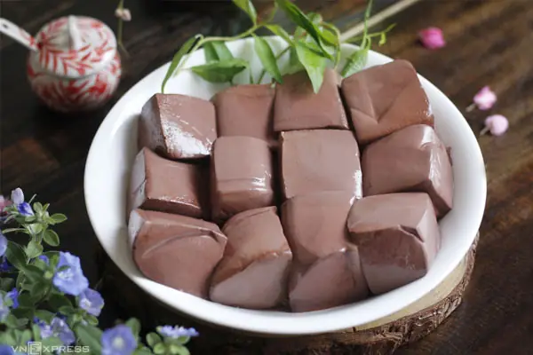 Tìm Hiểu Tác Dụng Của Tiết Bò Luộc: Lợi Ích Dinh Dưỡng Và Những Lưu Ý Quan Trọng
