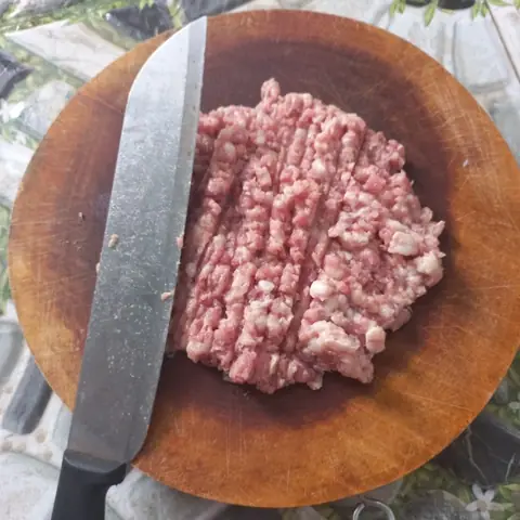 Tìm Hiểu Thịt Băm Tiếng Anh Là Gì: Minced Meat, Ground Beef Và Các Loại Thịt Băm Thường Gặp