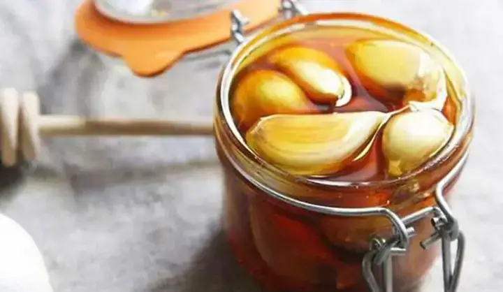 Hướng Dẫn Tỷ Lệ Ngâm Tỏi Mật Ong Chuẩn Và Cách Dùng Hằng Ngày