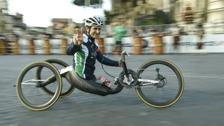 Alex Zanardi: Tiểu Sử Huyền Thoại F1, Vàng Paralympic Và Hành Trình Bất Khuất Trước Nghịch Cảnh Alex Zanardi: Tiểu Sử Huyền Thoại F1, Vàng Paralympic Và Hành Trình Bất Khuất Trước Nghịch Cảnh