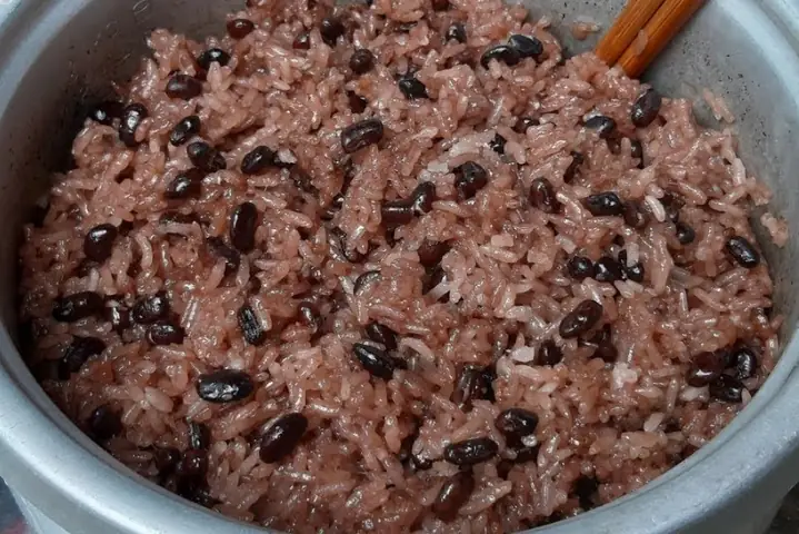 Khám Phá Xôi Đỗ Đen Hải Phòng – Đặc Sản Đường Phố Ngon, Rẻ Cho Thực Khách