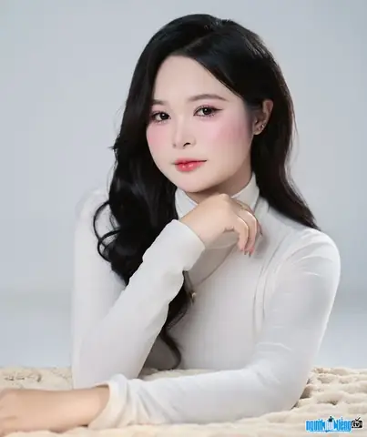 Youtuber Lê Yến (lê Thị Yến): Tiểu Sử, Kênh Youtube Chính & Ielts, Phong Cách Nội Dung Gen Z Youtuber Lê Yến (lê Thị Yến): Tiểu Sử, Kênh Youtube Chính & Ielts, Phong Cách Nội Dung Gen Z