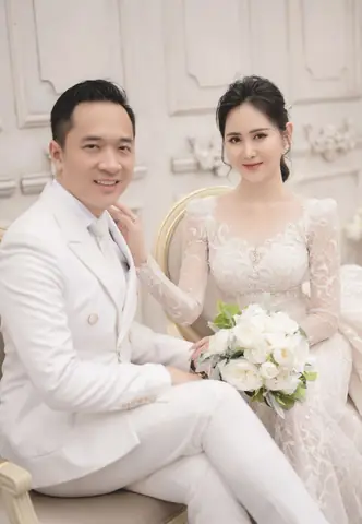Á Hậu Trúc Ny: Hồ Sơ, Sự Nghiệp Và Cuộc Sống Gia Đình Viên Mãn Bên Chồng Doanh Nhân Và Con Gái Á Hậu Trúc Ny: Hồ Sơ, Sự Nghiệp Và Cuộc Sống Gia Đình Viên Mãn Bên Chồng Doanh Nhân Và Con Gái