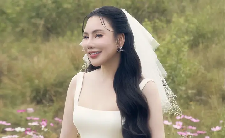 Hồ Quỳnh Hương: Tiểu Sử, Sự Nghiệp, Top Bài Hát Hay Và Đời Tư Gia Đình Hồ Quỳnh Hương: Tiểu Sử, Sự Nghiệp, Top Bài Hát Hay Và Đời Tư Gia Đình