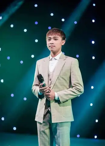 Tiểu Sử Ca Sĩ Hồ Văn Cường: Hồ Sơ Nghề Nghiệp, Đời Tư & Tin Tức Mới Nhất Tiểu Sử Ca Sĩ Hồ Văn Cường: Hồ Sơ Nghề Nghiệp, Đời Tư & Tin Tức Mới Nhất