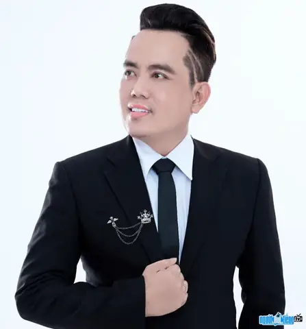 Huỳnh Thọ Hùng: Ca Sĩ, Nhạc Sĩ Và Doanh Nhân Thành Công Từ Vĩnh Long Huỳnh Thọ Hùng: Ca Sĩ, Nhạc Sĩ Và Doanh Nhân Thành Công Từ Vĩnh Long