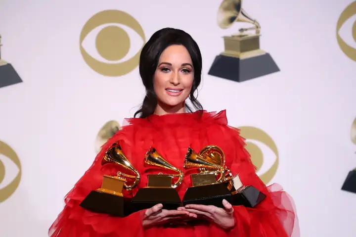 Kacey Musgraves: Tiểu Sử, Sự Nghiệp Nhạc Đồng Qu&ecirc;, 6 Grammy V&agrave; Sự Kiện &Aacute;o D&agrave;i G&acirc;y Tranh C&atilde;i