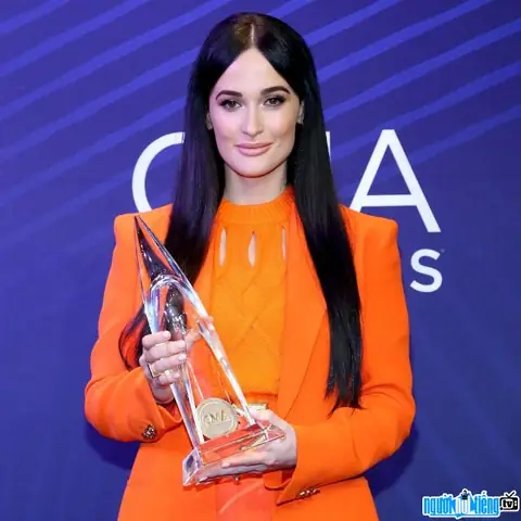Kacey Musgraves: Tiểu Sử, Sự Nghiệp Nhạc Đồng Qu&ecirc;, 6 Grammy V&agrave; Sự Kiện &Aacute;o D&agrave;i G&acirc;y Tranh C&atilde;i