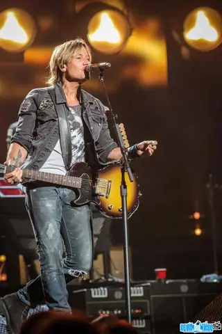Tìm Hiểu Ca Sĩ Nhạc Đồng Quê Keith Urban: Tiểu Sử, Top Bài Hát Hay Nhất & Sự Nghiệp Guitar Đỉnh Cao Tìm Hiểu Ca Sĩ Nhạc Đồng Quê Keith Urban: Tiểu Sử, Top Bài Hát Hay Nhất & Sự Nghiệp Guitar Đỉnh Cao