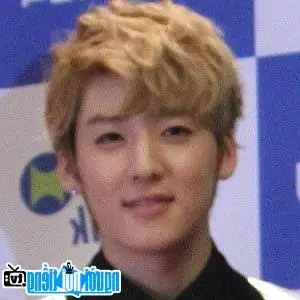 Kevin Woo: Từ Thành Viên K-pop Đến Ngôi Sao K-pop: Demon Hunters Kevin Woo: Từ Thành Viên K-pop Đến Ngôi Sao K-pop: Demon Hunters