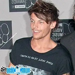 Tìm Hiểu Tiểu Sử Ca Sĩ Louis Tomlinson: Từ One Direction Đến Sự Nghiệp Solo Britpop Tìm Hiểu Tiểu Sử Ca Sĩ Louis Tomlinson: Từ One Direction Đến Sự Nghiệp Solo Britpop