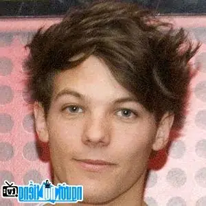 Tìm Hiểu Tiểu Sử Ca Sĩ Louis Tomlinson: Từ One Direction Đến Sự Nghiệp Solo Britpop Tìm Hiểu Tiểu Sử Ca Sĩ Louis Tomlinson: Từ One Direction Đến Sự Nghiệp Solo Britpop