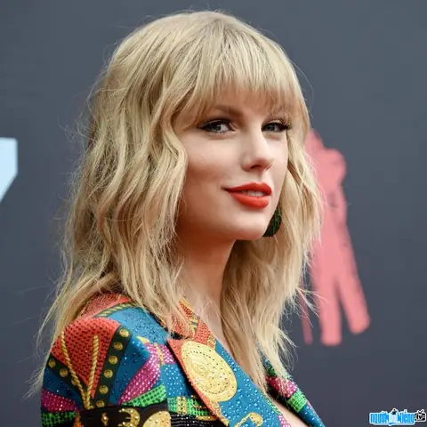 Taylor Swift: Hành Trình Từ Công Chúa Country Đến Nữ Hoàng Pop Toàn Cầu – Sự Nghiệp, Tài Sản & Thành Tựu Đỉnh Cao Taylor Swift: Hành Trình Từ Công Chúa Country Đến Nữ Hoàng Pop Toàn Cầu – Sự Nghiệp, Tài Sản & Thành Tựu Đỉnh Cao