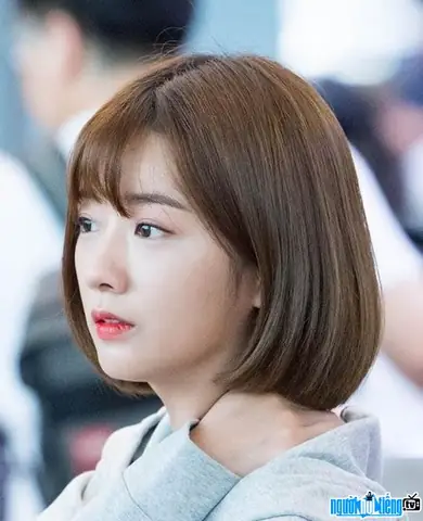 Hồ Sơ Ca Sĩ Yoon Bomi (apink): Tiểu Sử, Sự Nghiệp & Tin Tức Kết H&ocirc;n Với Rado Mới Nhất