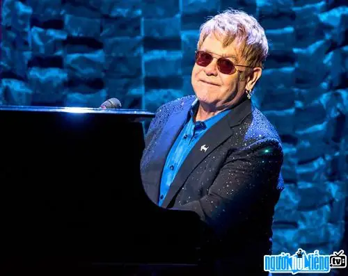 Tìm Hiểu Ca Sĩ Rock Elton John: Tiểu Sử Sự Nghiệp & Top Ca Khúc Kinh Điển Nhất Mọi Thời Đại Tìm Hiểu Ca Sĩ Rock Elton John: Tiểu Sử Sự Nghiệp & Top Ca Khúc Kinh Điển Nhất Mọi Thời Đại