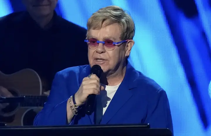 Tìm Hiểu Ca Sĩ Rock Elton John: Tiểu Sử Sự Nghiệp & Top Ca Khúc Kinh Điển Nhất Mọi Thời Đại Tìm Hiểu Ca Sĩ Rock Elton John: Tiểu Sử Sự Nghiệp & Top Ca Khúc Kinh Điển Nhất Mọi Thời Đại