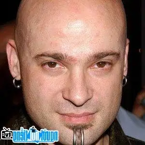 David Draiman: Tiểu Sử, Sự Nghiệp Ca Sĩ Ch&iacute;nh Disturbed V&agrave; Những Đặc Điểm Nổi Bật Của "giọng Kim Cương" Metal