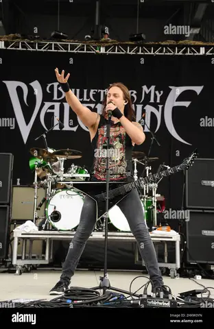 Matthew Tuck (matt Tuck): Tiểu Sử, Kỹ Thuật H&aacute;t Đặc Trưng & Những Ca Kh&uacute;c Điển H&igrave;nh Của Bullet For My Valentine