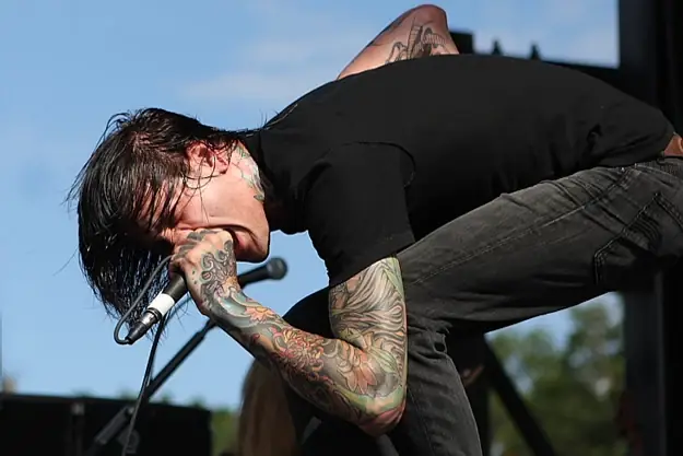Tiểu Sử Mitch Lucker: Ca Sĩ Suicide Silence, Cái Chết Bi Thảm Đêm Halloween Và Di Sản Deathcore Tiểu Sử Mitch Lucker: Ca Sĩ Suicide Silence, Cái Chết Bi Thảm Đêm Halloween Và Di Sản Deathcore