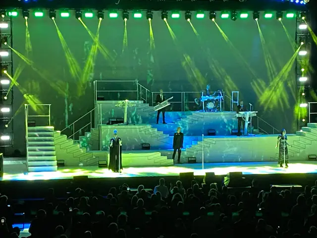 Tiểu Sử Ca Sĩ James Fortune: Sự Nghiệp, Giải Thưởng, Bài Hát Hay & Vị Thế Trong Nhạc Gospel Tiểu Sử Ca Sĩ James Fortune: Sự Nghiệp, Giải Thưởng, Bài Hát Hay & Vị Thế Trong Nhạc Gospel