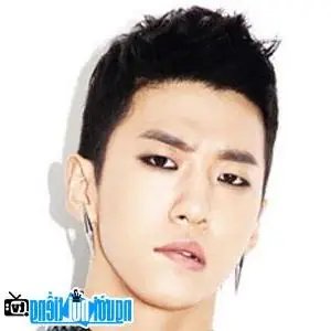 Tìm Hiểu Ca Sĩ Rapper Bang Yong-guk: Tiểu Sử, Sự Nghiệp & Hoạt Động Đáng Nhớ Tìm Hiểu Ca Sĩ Rapper Bang Yong-guk: Tiểu Sử, Sự Nghiệp & Hoạt Động Đáng Nhớ