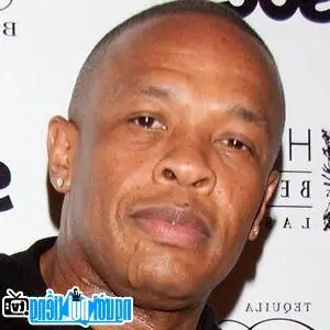 Dr. Dre: Tiểu Sử, Sự Nghiệp Đỉnh Cao & Di Sản Của Tỉ Ph&uacute; Hip-hop