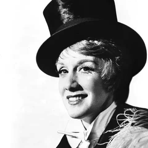Marni Nixon: "ca Sĩ Ẩn Danh" Huyền Thoại Hollywood Và Những Giọng Hát Bất Tử Cho Audrey Hepburn, Natalie Wood, Deborah Kerr Marni Nixon: "ca Sĩ Ẩn Danh" Huyền Thoại Hollywood Và Những Giọng Hát Bất Tử Cho Audrey Hepburn, Natalie Wood, Deborah Kerr