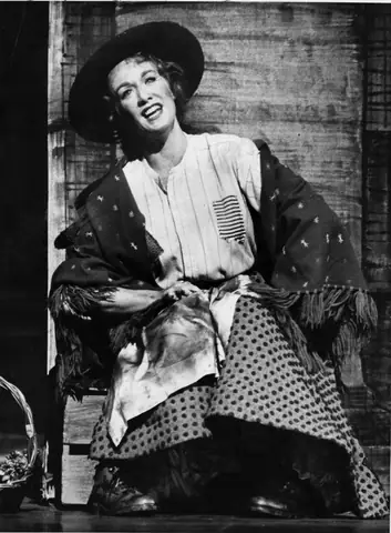 Marni Nixon: "ca Sĩ Ẩn Danh" Huyền Thoại Hollywood Và Những Giọng Hát Bất Tử Cho Audrey Hepburn, Natalie Wood, Deborah Kerr Marni Nixon: "ca Sĩ Ẩn Danh" Huyền Thoại Hollywood Và Những Giọng Hát Bất Tử Cho Audrey Hepburn, Natalie Wood, Deborah Kerr