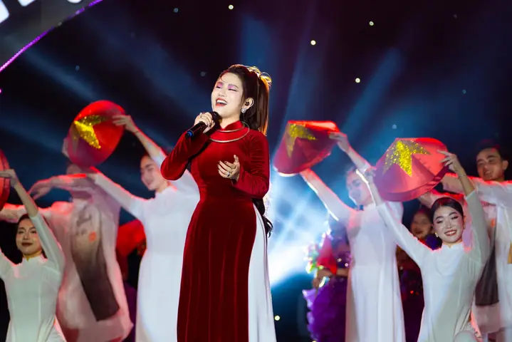 Tiểu Sử Ca Sĩ Yến Lê: Á Quân The Voice 2015, Sinh Năm 1991, Sự Nghiệp & Đời Tư Mới Nhất Tiểu Sử Ca Sĩ Yến Lê: Á Quân The Voice 2015, Sinh Năm 1991, Sự Nghiệp & Đời Tư Mới Nhất