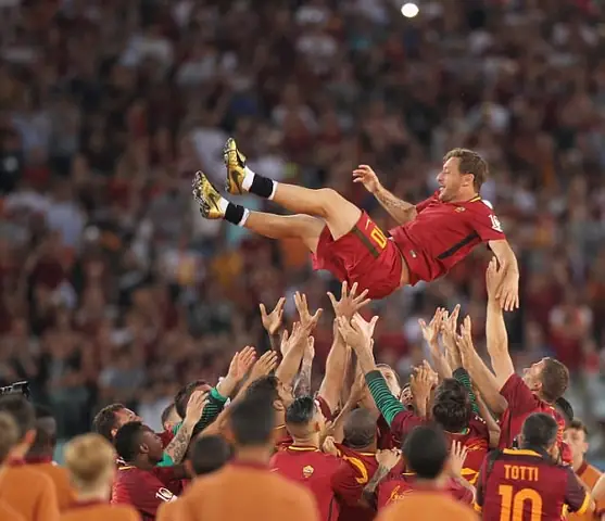 Hồ Sơ Francesco Totti: Tiểu Sử, Sự Nghiệp Gắn Bó As Roma, Danh Hiệu & Di Sản "hoàng Tử Thành Rome" Hồ Sơ Francesco Totti: Tiểu Sử, Sự Nghiệp Gắn Bó As Roma, Danh Hiệu & Di Sản "hoàng Tử Thành Rome"