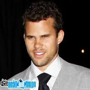 T&igrave;m Hiểu Kris Humphries: Từ Tiền Phong Nba, Chồng Cũ Kim Kardashian Đến Chủ Chuỗi Nh&agrave; H&agrave;ng G&agrave; R&aacute;n