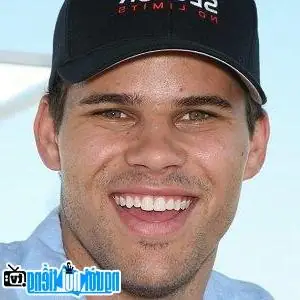 T&igrave;m Hiểu Kris Humphries: Từ Tiền Phong Nba, Chồng Cũ Kim Kardashian Đến Chủ Chuỗi Nh&agrave; H&agrave;ng G&agrave; R&aacute;n