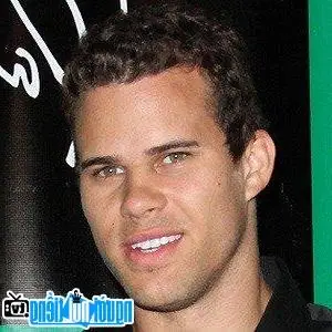T&igrave;m Hiểu Kris Humphries: Từ Tiền Phong Nba, Chồng Cũ Kim Kardashian Đến Chủ Chuỗi Nh&agrave; H&agrave;ng G&agrave; R&aacute;n